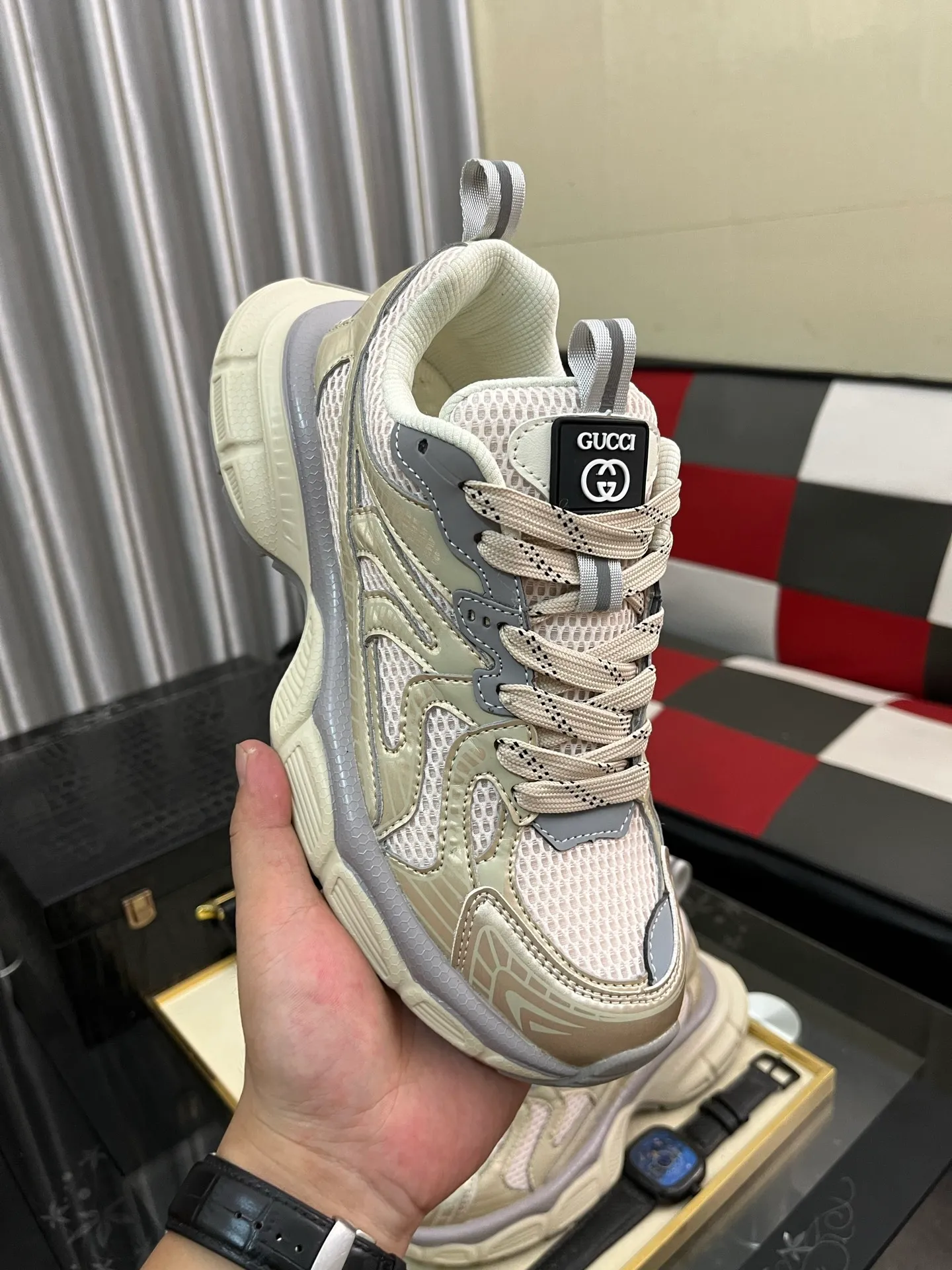 Men's shoes 💰480⌚️⌚️ Gucci •Gucci original quality. ~ Unique modern style sneakers. 🏃A must-have casual shoe for trendy men😍😍 Original brand imported from Italy, imported original leather, sheep lining (refuses to discolor and grind feet) Sole: Original sole specially provided by the original factory, French lazy style design ⚠️Fit the foot. Original quality code number: 38-442️⃣Colors available
